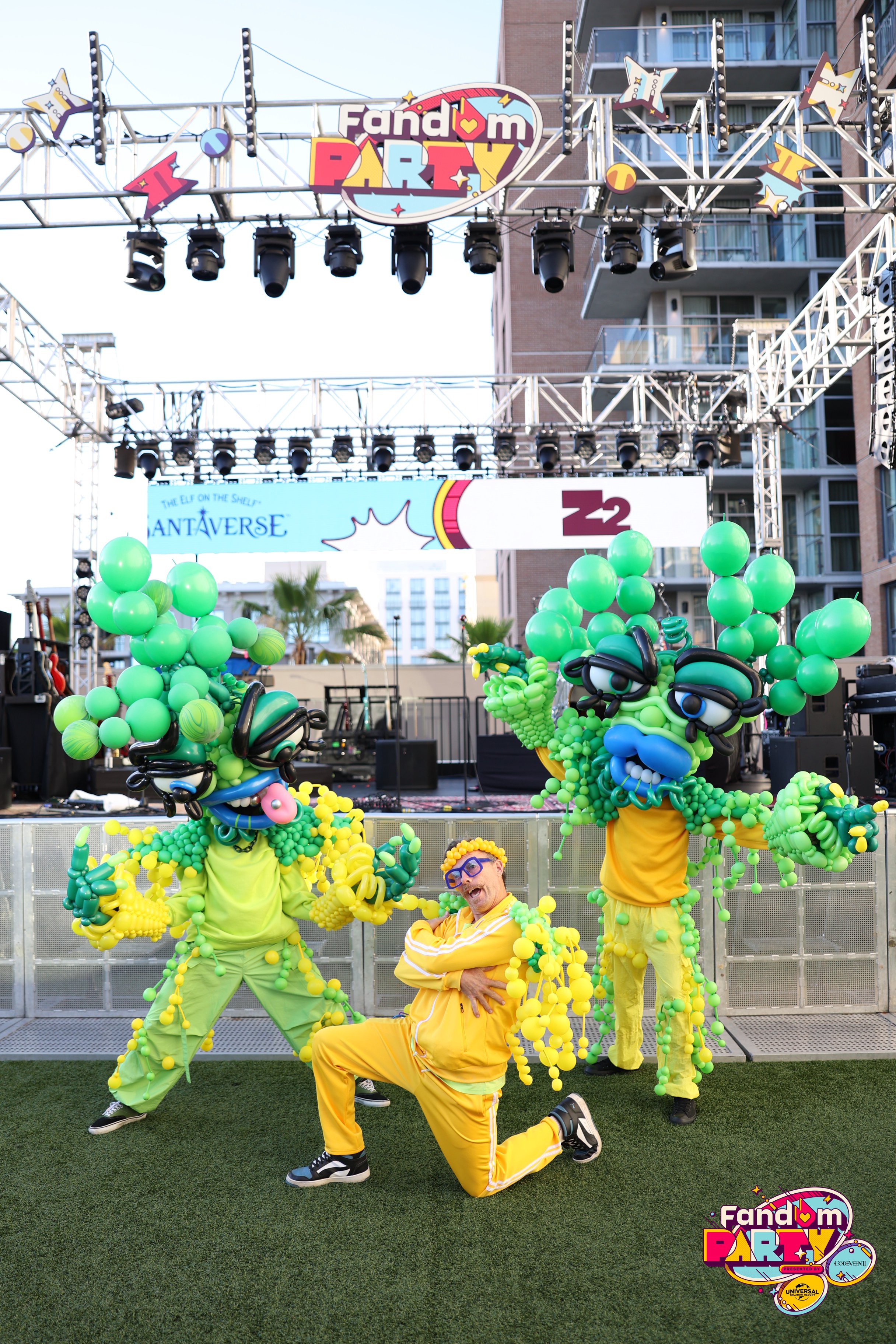 Performers at Fandom Party with the event logo on their photo
